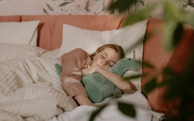 Dormir avec un doudou à l'âge adulte